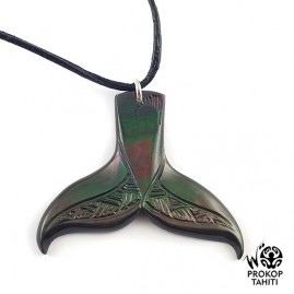 Pendentif nacre gravee prokop tahiti queue baleine b1