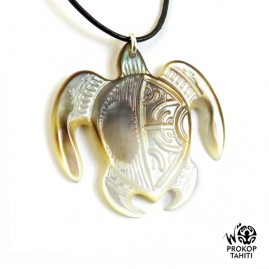 Pendentif nacre gravee prokop tahiti tortue t13