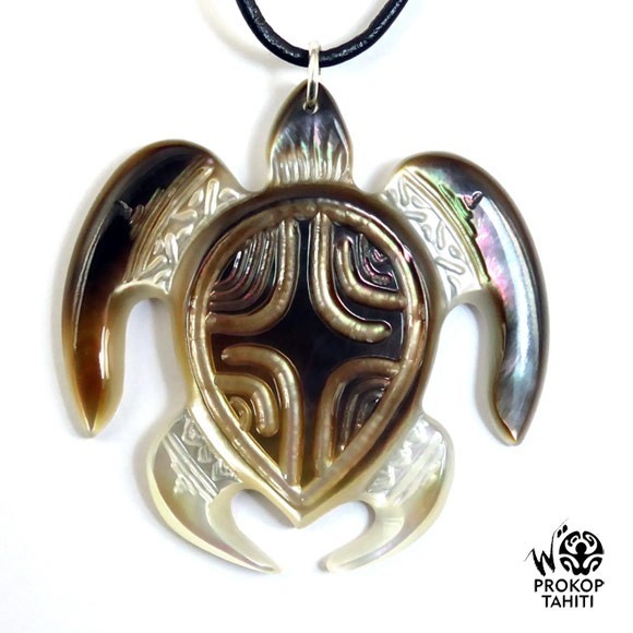 Pendentif nacre gravee prokop tahiti tortue xl tg32