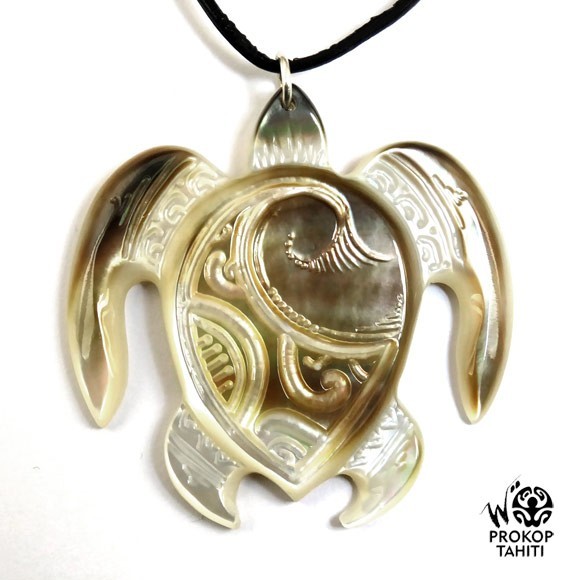 Pendentif nacre gravee prokop tahiti tortue xl tg35 Pendentif nacre gravee prokop tahiti tortue xl tg35