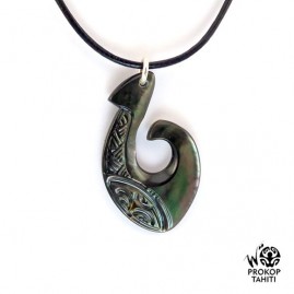 Pendentif nacre gravee prokop tahiti mini hamecon ph8