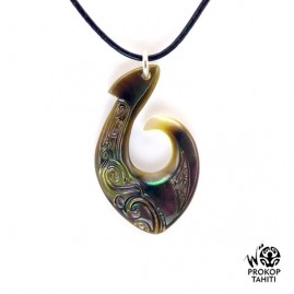 Pendentif nacre gravee prokop tahiti mini hamecon ph12