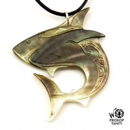 Pendentif nacre gravee prokop tahiti requin xl rq22