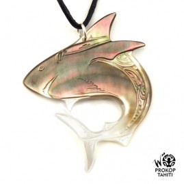 Pendentif nacre gravee prokop tahiti requin xl rq23