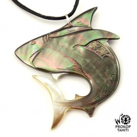 Pendentif nacre gravee prokop tahiti requin xl rq26