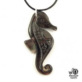 Pendentif nacre gravee prokop tahiti hippocampe phb13