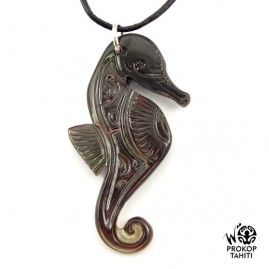 Pendentif nacre gravee prokop tahiti hippocampe phb16
