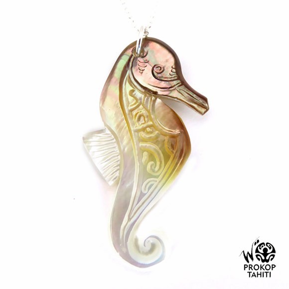 Chaine argent pendentif nacre tahiti hippocampe phb19