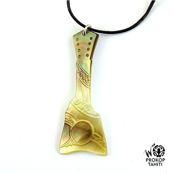 Pendentif nacre gravee prokop tahiti ukulele u6 Pendentif nacre gravee prokop tahiti ukulele u6