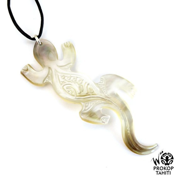 Pendentif nacre prokop tahiti margouillat mo'o m15 Pendentif nacre prokop tahiti margouillat mo'o m15