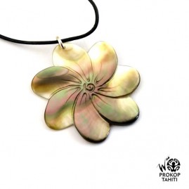 Pendentif nacre gravee prokop fleur tiare tahiti fg15