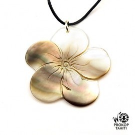 Defaut pendentif nacre gravee prokop fleur tahiti 5fg30