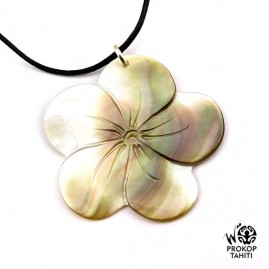Pendentif nacre gravee prokop fleur tahiti 5fg25