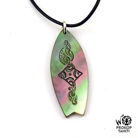 Pendentif nacre gravee prokop tahiti mini surf ps12 Pendentif nacre gravee prokop tahiti mini surf ps12