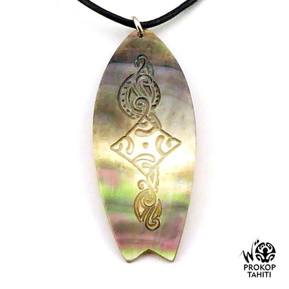 Pendentif nacre gravee prokop tahiti surf xl s13 Pendentif nacre gravee prokop tahiti surf xl s13