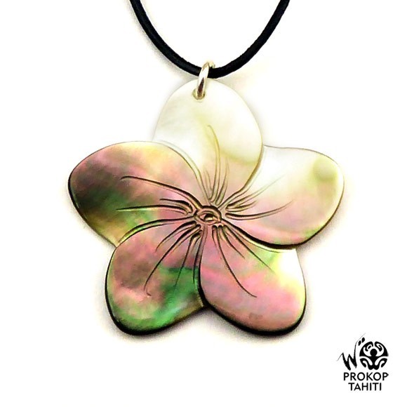Pendentif nacre gravee prokop fleur tipanier tahiti ft42 Pendentif nacre gravee prokop fleur tipanier tahiti ft42