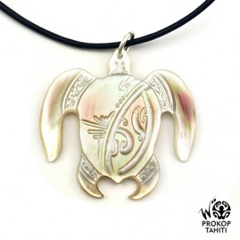 Pendentif Nacre Gravee...