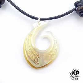 Pendentif Nacre Gravee...