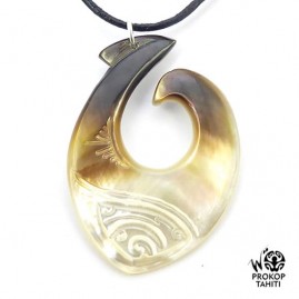 Pendentif Nacre Gravee...