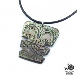 Pendentif Nacre Gravee...