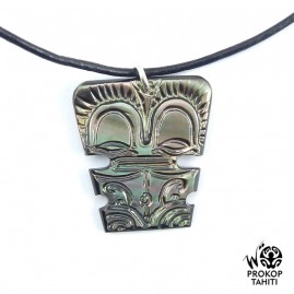 Pendentif Nacre Gravee...